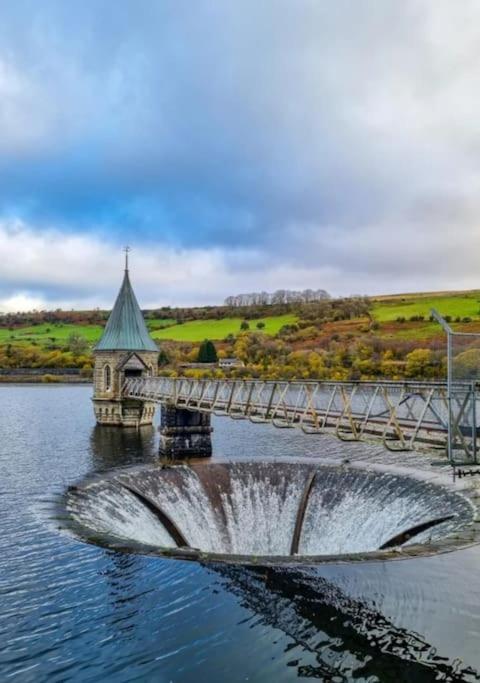 Viaduct View - Cefn Coed Merthyr Tydfil Exterior foto